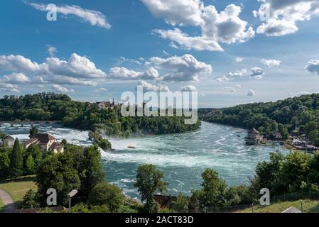 Mit Rheinfall Schloss Laufen, Eisenbahnviadukt ein Schloss Schloessli Woerth, Schleitheim, Kanton Schaffhausen, Schweiz, Europa Stockfoto