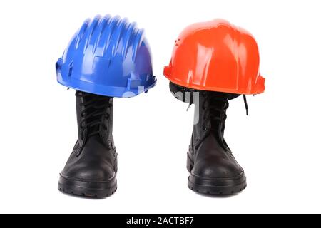 Schutzhelme und Arbeit Stiefel. Stockfoto