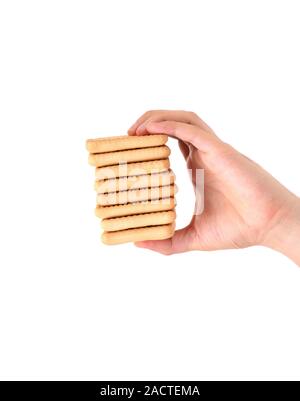Hand hält Anteile Saltine Soda Cracker. Stockfoto