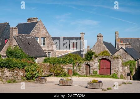 Traditionelle Häuser in Locronan, aufgeführt als eines der schönsten mittelalterlichen Dörfer Frankreichs (29), Finistère, Bretagne, Frankreich Stockfoto