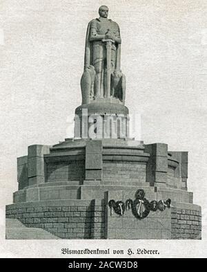 Europa, Deutschland, Hamburg, Bismarckdenkmal, geschaffen von Hugo Lederer, Motiv aus: "Landeskunde der Freien und Hansestadt Hamburg und ihres Gebietes", von Prof. Gustav Dilling, Verlag: Ferdinand Hirt, Königliche Universitäts- und Verlagsbuchhandlung, Breslau, 1907. /Europa, Deutschland, Hamburg, Bismarck Denkmal, Skulpturen von Hugo Lederer, Bild aus: "Landeskunde der Freien und Hansestadt Hamburg und ihres Gebietes" (regionale Aussicht auf Hamburg und Umgebung), von Gustav Dilling, Verlag: Ferdinand Hirt, Königliche Universitäts- und Verlagsbuchhandlung, (Royal Univ Stockfoto
