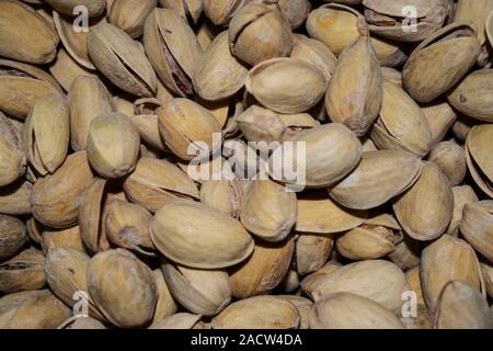 Die Textur wird geröstet mit Salz Pistazien. Hintergrundbild. Close Up. Stockfoto