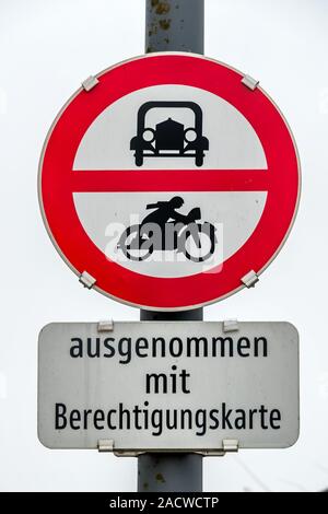 Verbotsschild für Auto und Motorrad Stockfoto