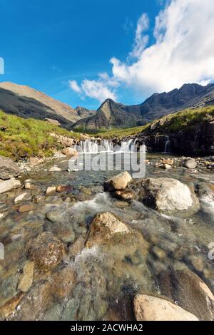 Die schöne Fee Pools auf der Insel Skye in S Stockfoto