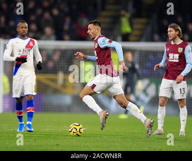 30. November 2019, Turf Moor, Burnley, England; Premier League, Burnley v Crystal Palace: Dwight McNeil (11) von Burnley läuft mit dem Ball Credit: Conor Molloy/News Bilder Stockfoto