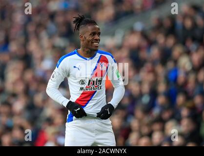 30. November 2019, Turf Moor, Burnley, England; Premier League, Burnley v Crystal Palace: Wilfried Zaha (11) von Crystal Palace Credit: Conor Molloy/News Bilder Stockfoto