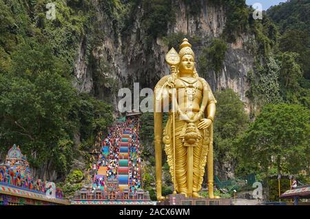 Berühmte Lord Murugan Satzung vor Batu Höhlen in Malaysia Stockfoto