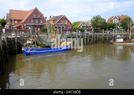 Neuharlingersiel mit Hafen, Strand und Altstadt, Ostfriesland, Niedersachsen, Deutschland Stockfoto