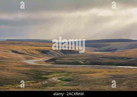 Knappe Landschaft der kalte arktische Wüste. Nowaja Semlja Archipel. Atomtests Bereich 3 Stockfoto