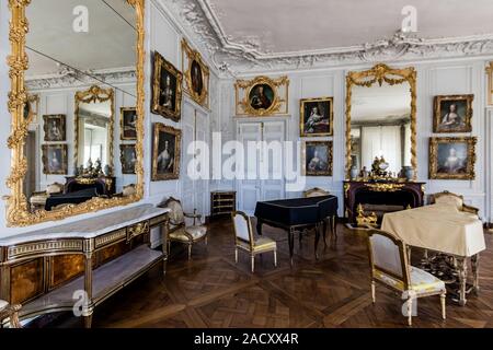 Inneneinrichtung eines Raumes im Schloss Grand Trianon, Domäne Versailles, Frankreich Stockfoto