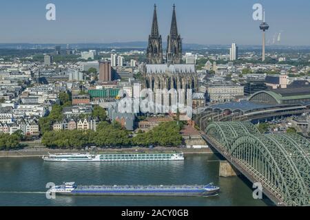 Kölner Stadtpanorama mit Dom, Altstadt, Rhein, Hohenzollernbrücke, Köln, Nordrhein-Westfalen, Deutschland Stockfoto