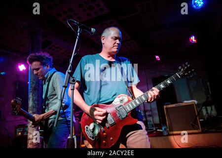 Glasgow/Schottland - Mai 2018 - Superchunk band Jim Wilbur live auf der Bühne eine seltene zeigen in Glasgow Stereo Stockfoto