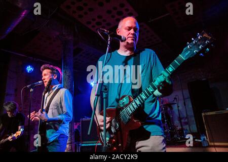 Glasgow/Schottland - Mai 2018 - Superchunk band Jim Wilbur live auf der Bühne eine seltene zeigen in Glasgow Stereo Stockfoto