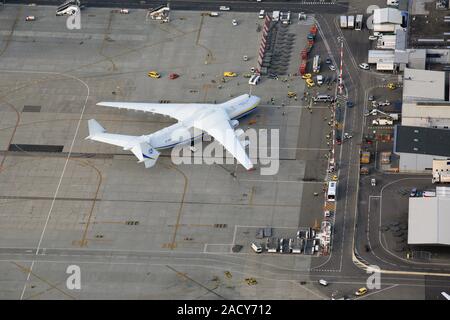 Euroairport Basel-Mulhouse-Freiburg, mit Antonov 225 Stockfoto