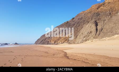 Praia do Castelejo, geheimnisvolle windigen Strand, die schwer zu erreichen, in der Nähe von Vila do Bispo, Portugal Stockfoto