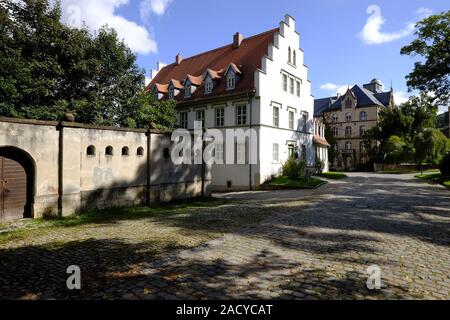 Kloster Schulpforte Schulpforte mit Kloster Garten in der Nähe von Naumburg auf der Straße der Romanik, Burgenlandkreis, Sachsen-Anhalt, G Stockfoto