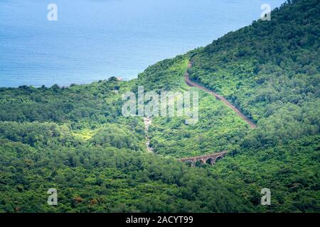 Schöne Aussicht von Hai Van Pass - das ist der schönste Berg in Vietnam. Zwischen Danang, Hue in Vietnam Stockfoto