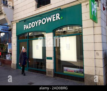 Geschlossen Paddy Power Wettbüro, Großbritannien Stockfoto