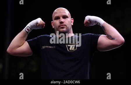 Tom Little, die kämpfen auf der undercard am Samstag während einer öffentlichen Training im öffentlichen Investitionsfonds Bürokomplex in Riad. Stockfoto