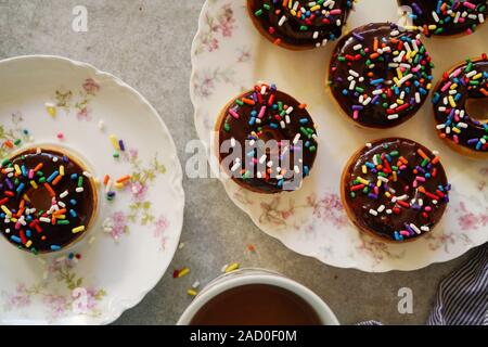 Hausgemachte Mini Schokolade Donuts/Donuts Stockfoto