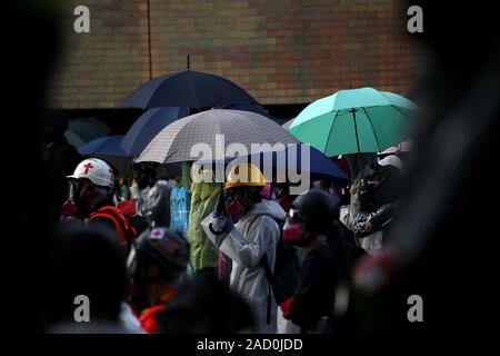 Hongkong, China. 17. Nov 2019. Demonstranten, die sich an der Polytechnischen Universität, Recht sein, bevor es in den Sperrmodus ging für zwei Wochen. Stockfoto