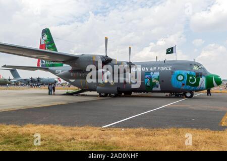 FAIRFORD, ENGLAND - May 13, 2018: Pakistan Air Force C-130 Hercules Transportflugzeug auf der RAF Fairford Airbase. Stockfoto