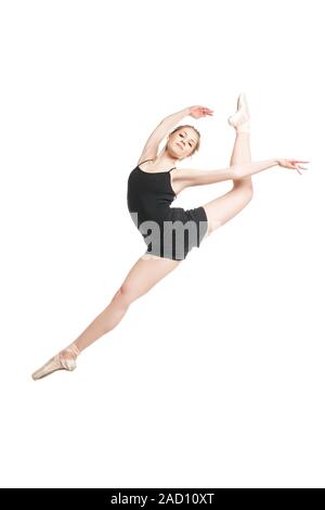 Elegante Ballett-Tänzerin in der Luft trennen Stockfoto
