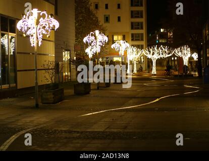 MAGDEBURG, Deutschland - Dez 02 2019: Die Stadt Magdeburg ist dekoriert mit Lichterwelt (lit. Welt der Lichter), bestehend aus vielen leichten Arrangements. Stockfoto