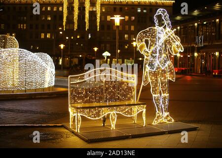 MAGDEBURG, Deutschland - Dez 02 2019: Die Stadt Magdeburg ist dekoriert mit Lichterwelt (lit. Welt der Lichter), bestehend aus vielen leichten Arrangements. Stockfoto