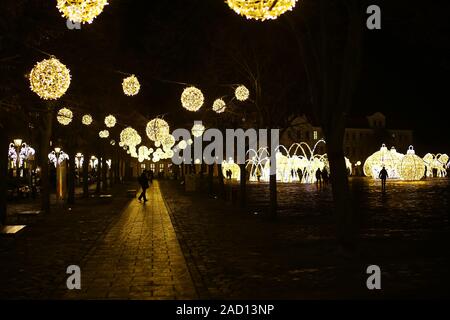 MAGDEBURG, Deutschland - Dez 02 2019: Die Stadt Magdeburg ist dekoriert mit Lichterwelt (lit. Welt der Lichter), bestehend aus vielen leichten Arrangements. Stockfoto