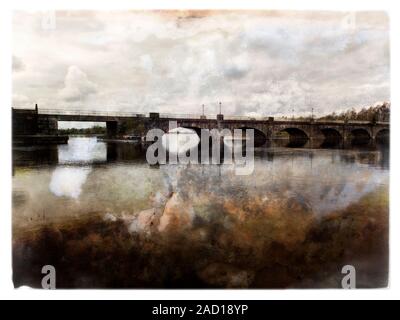 Brücke über den Shannon River in der Stadt Mostar in der Grafschaft Offaly, Irland. Stockfoto