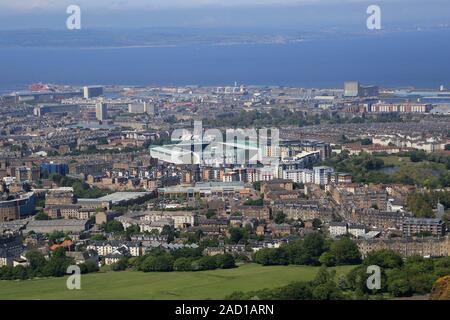 Edinburgh, meadowbank Stadion und Firth von weiter Stockfoto