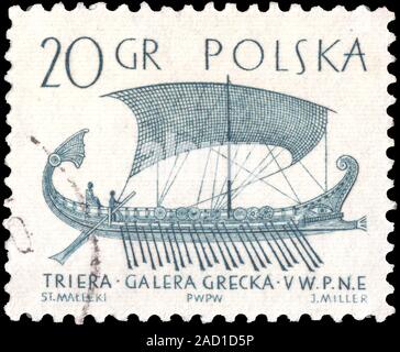 Polen - ca. 1965: einen Stempel in Polen gedruckt zeigt Chip XIV Jahrhundert Hanse Kogge, Griechische trireme, Phönizische Handelsschiffe, die Serie Segelschiffe, c Stockfoto