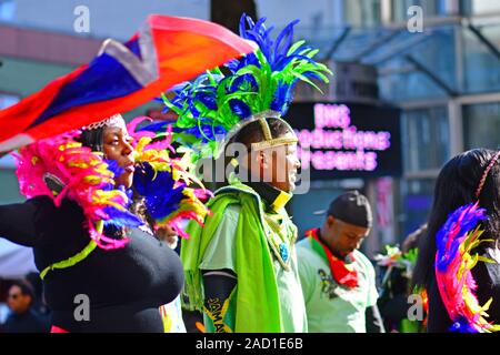 Kostümierte marchers am Thanksgiving Day Parade in Charlotte NC Stockfoto