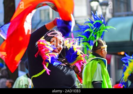 Kostümierte marchers am Thanksgiving Day Parade in Charlotte NC Stockfoto