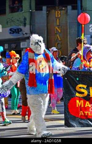 Kostümierte marchers am Thanksgiving Day Parade in Charlotte NC Stockfoto