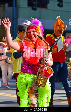 Kostümierte marchers am Thanksgiving Day Parade in Charlotte NC Stockfoto