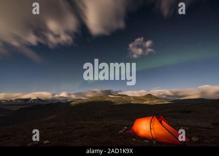 Zelt mit Northern Lights, Rapa Tal, Lappland, Schweden Stockfoto