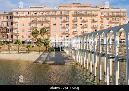 Pirgo Strand im Zentrum von Civitavecchia zwischen der Promenade vom Largo Caprera und das Borgo Odescalchi. Blick von der Plattform des Pirgo Stockfoto