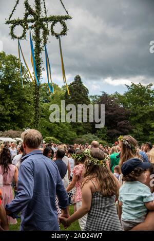 HELSINGBORG, Schweden - 21. JUNI 2019: A Midsummer Festival auf Schloss Sofiero in der Nähe von Helsingborg in Schweden. Stockfoto