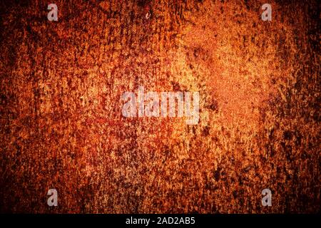 Helles orange, rostige Textur des alten Blech mit Vignettierung. Stockfoto