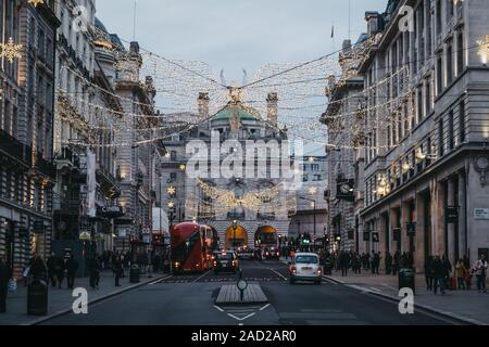 London, UK, November 24,2019: Engel Weihnachten Lichter auf der Regent Street St. James, Piccadilly Circus, einer der beliebtesten touristischen Gegenden ich Stockfoto
