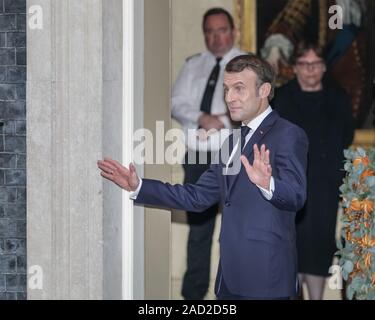 Downing Street, Westminster, London, UK, 3. Dezember 2019. Emmanuel Längestrich Präsident Frankreichs, in Nr. 10. Der britische Premierminister, Boris Johnson, beherbergt eine Rezeption mit ausländischen Staats- und Regierungschefs vor dem NATO-Treffen am 4. Dezember (70th Anniversary Summit der North Atlantic Treaty Organisation). Credit: Imageplotter/Alamy leben Nachrichten Stockfoto