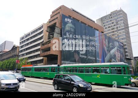 Belgrad, SERBIEN-17 Jun 2019 - Blick auf das Wahrzeichen jugoslawische Bundesministerium der Verteidigung Gebäude (jugoslawische Generalstab), bombardiert und im Jahr 1999 beschädigt, in Do Stockfoto