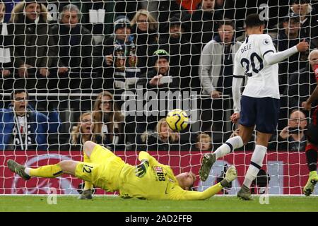 Dele Alli von Tottenham Hotspur erzielt sein und Tottenham Hotspur das zweite Ziel, 2-0 - Tottenham Hotspur v AFC Bournemouth, Premier League, Tottenham Hotspur Stadium, London, Großbritannien - 30 November 2019 Editorial nur verwenden - DataCo Einschränkungen Stockfoto