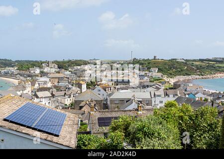 Blick über Hugh Town und Porthcressa Strand aus der Garnison auf der St Mary's, Isles of Scilly Stockfoto