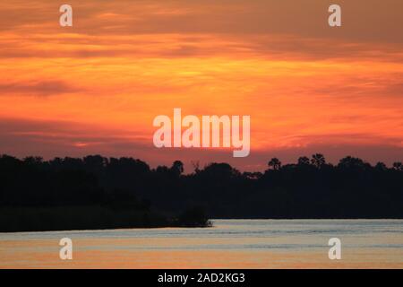 Sambesi Sonnenuntergang Dinner Kreuzfahrt Stockfoto