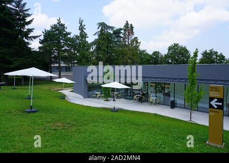 Belgrad, SERBIEN-18 Jun 2019 - Blick auf das Museum von Jugoslawien (Muzej Jugoslavije), eine öffentliche Geschichte Museum Complex einschließlich der 25 Mai Museum, Haus Stockfoto