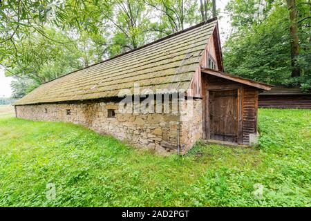 Traditionelle Stein Granary - The Old Manor Keller typisch für Kleinpolen Stockfoto