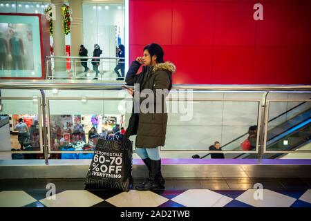 Aeropostale store in der Manhattan Mall in New York am Thanksgiving Tag, Donnerstag, 28. November, 2019. Viele Geschäfte am Feiertag geöffnet die Schnäppchenjäger. (© Richard B. Levine) Stockfoto